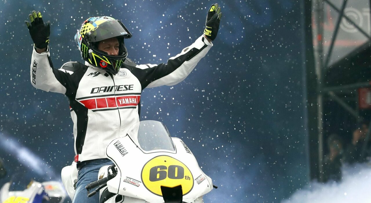 Valentino Rossi all’Arena MotoLive di Eicma ha compiuto il suo ultimo giro di pista