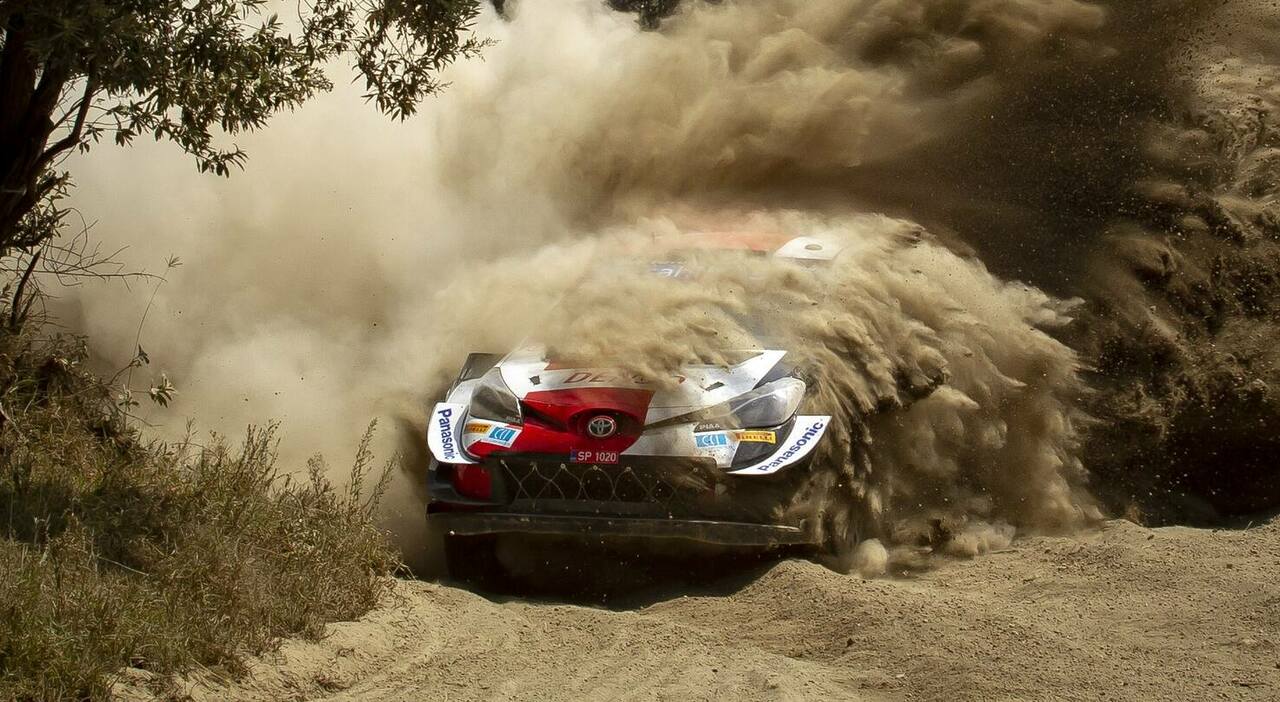 Una Toyota sommersa dalla sabbia nella scorsa edizione del Rally Safari in Kenia