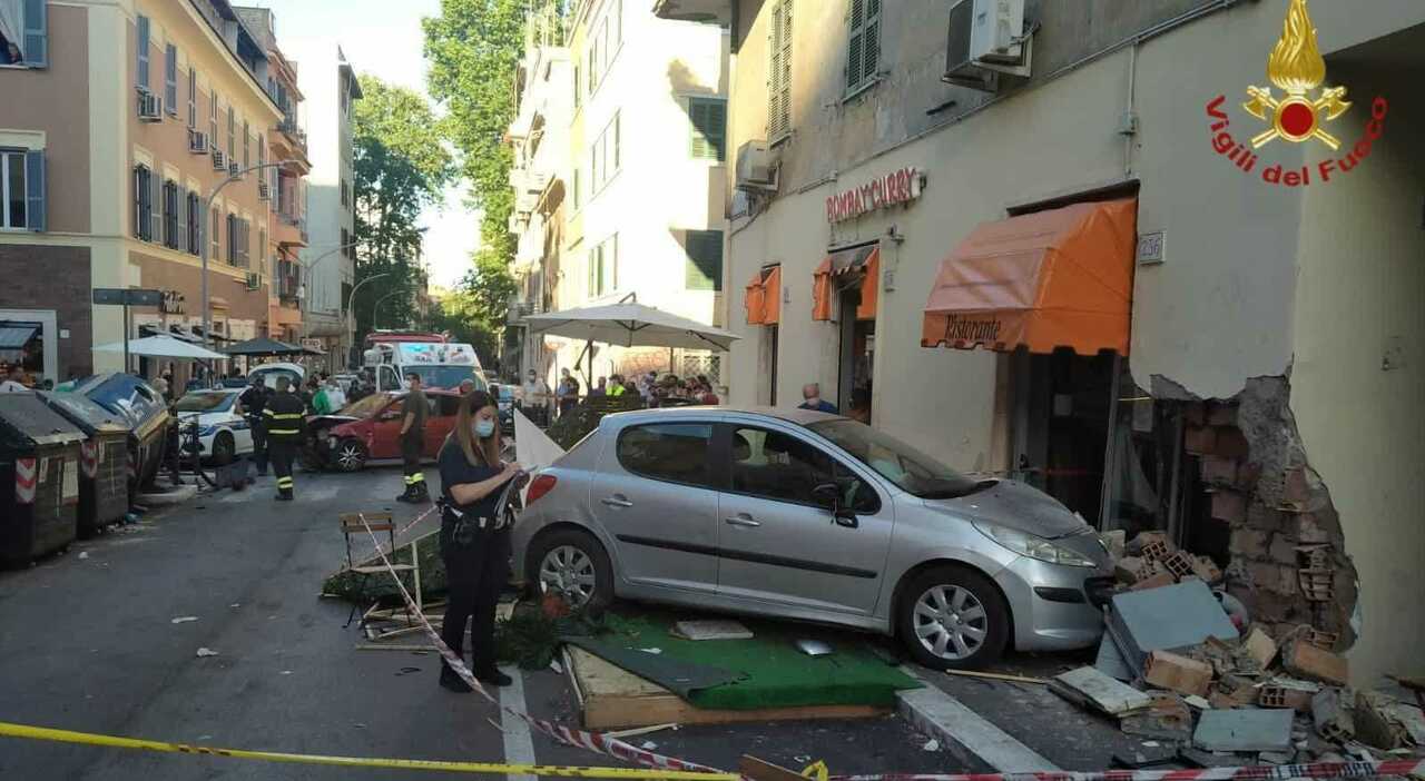 Roma, Incidente Tra Due Auto E Tragedia Sfiorata: Una Vettura Travolge ...