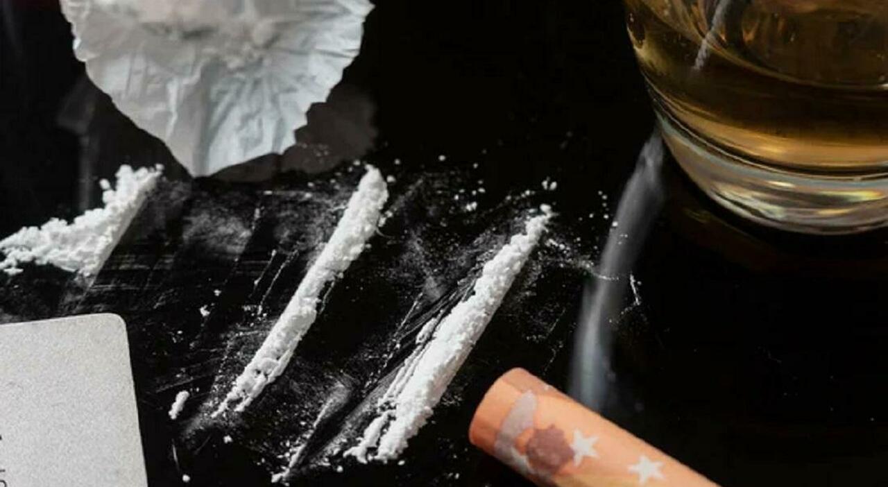 Cocaina dentro il calzino, il blitz della Finanza porta all