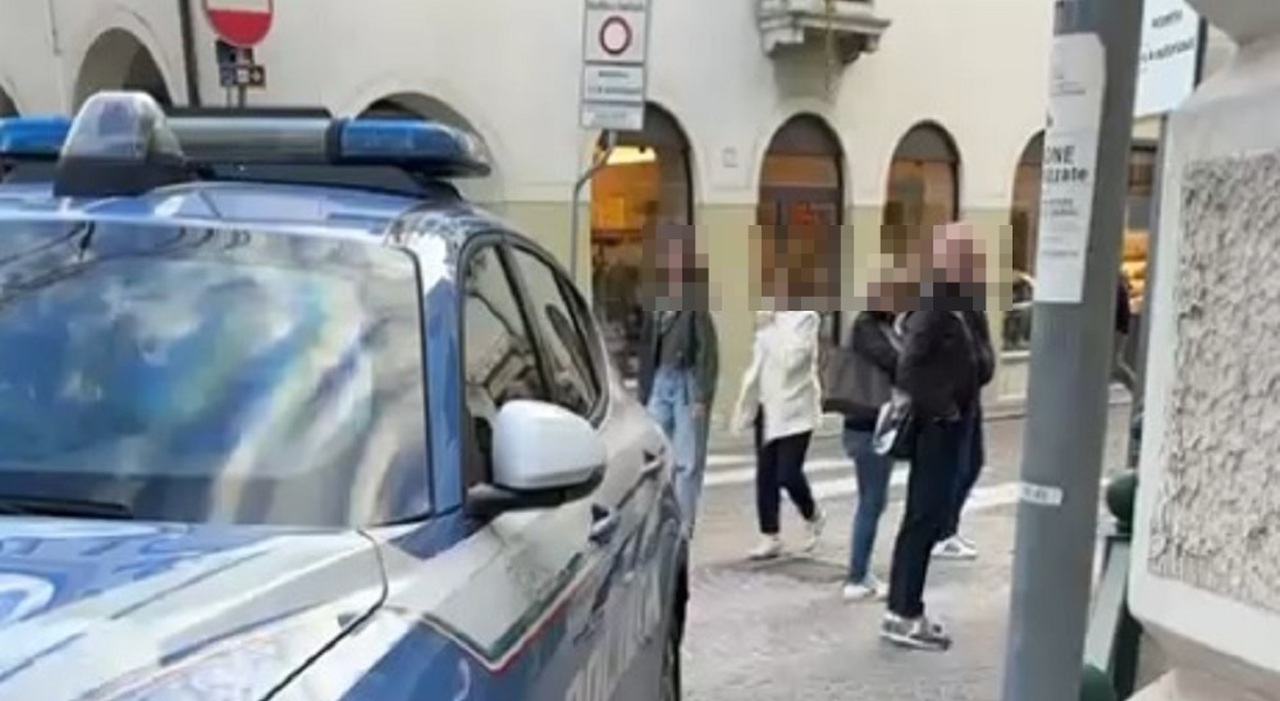 Rissa al bar, 5 ragazzi contro un 40enne: parole grosse e botte. Poi la spinta, l