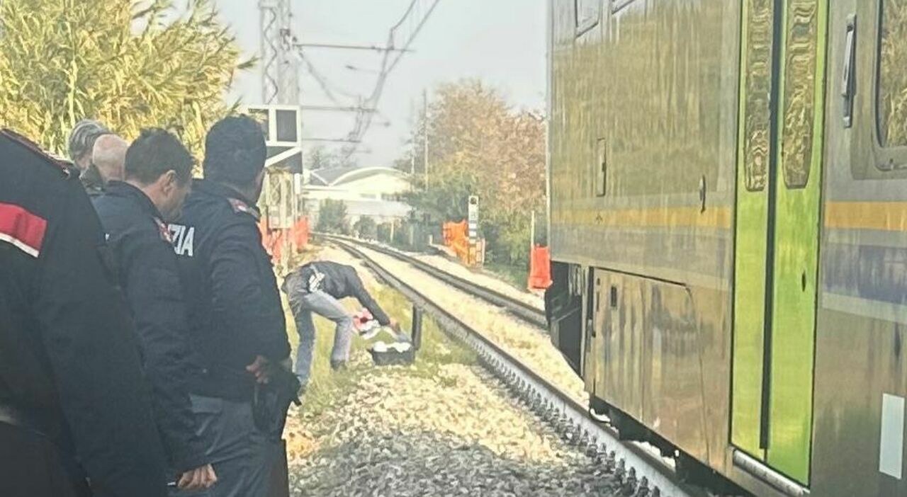 Colli del Tronto, non ha un nome il giovane travolto dal treno: addosso nessun documento, si spera nel cellulare