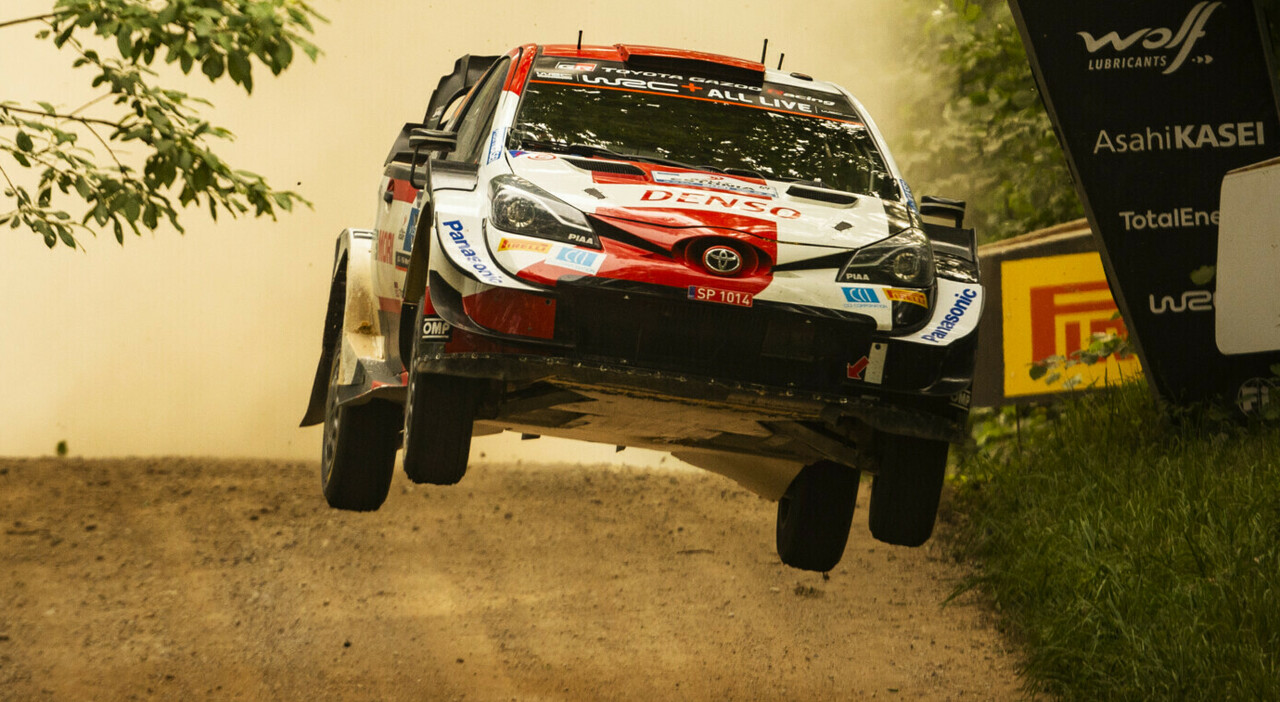 La Toyota di Kalle Rovanpera in testa al Rally d'Estonia