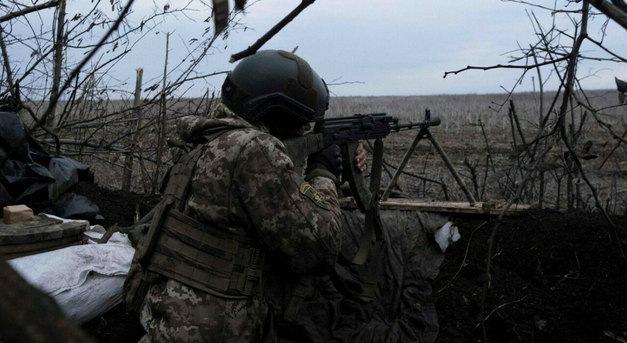 Guerra ucraina, così i cecchini russi bloccano le evacuazioni dalle città al confine. «Vovchansk è una nuova Bakhmut»