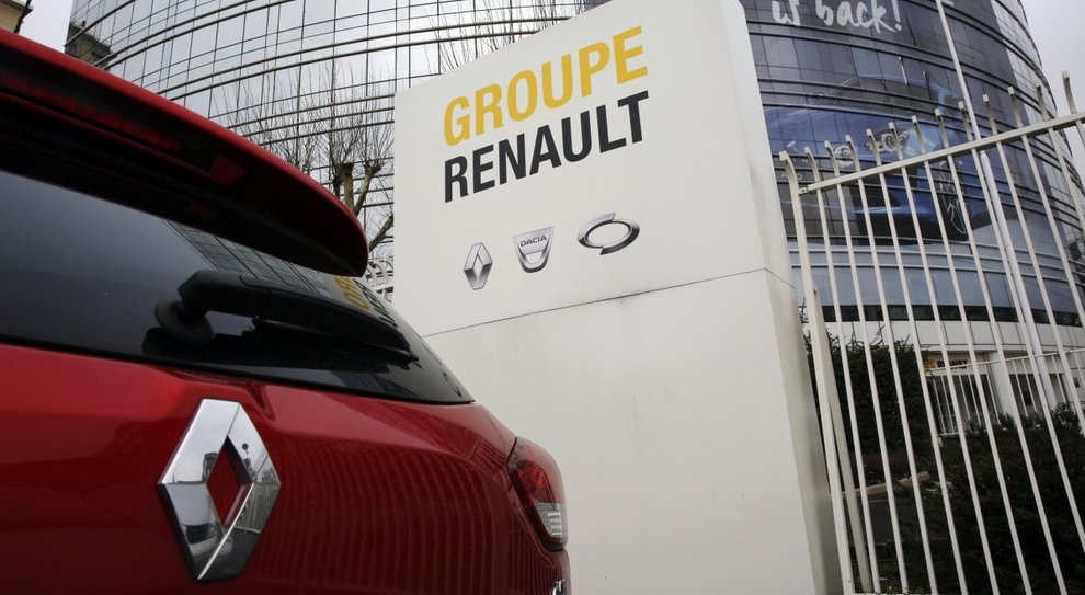 Renault: interesse per nozze con Fca, ma rinvio a domani per proseguimento riunione Cda