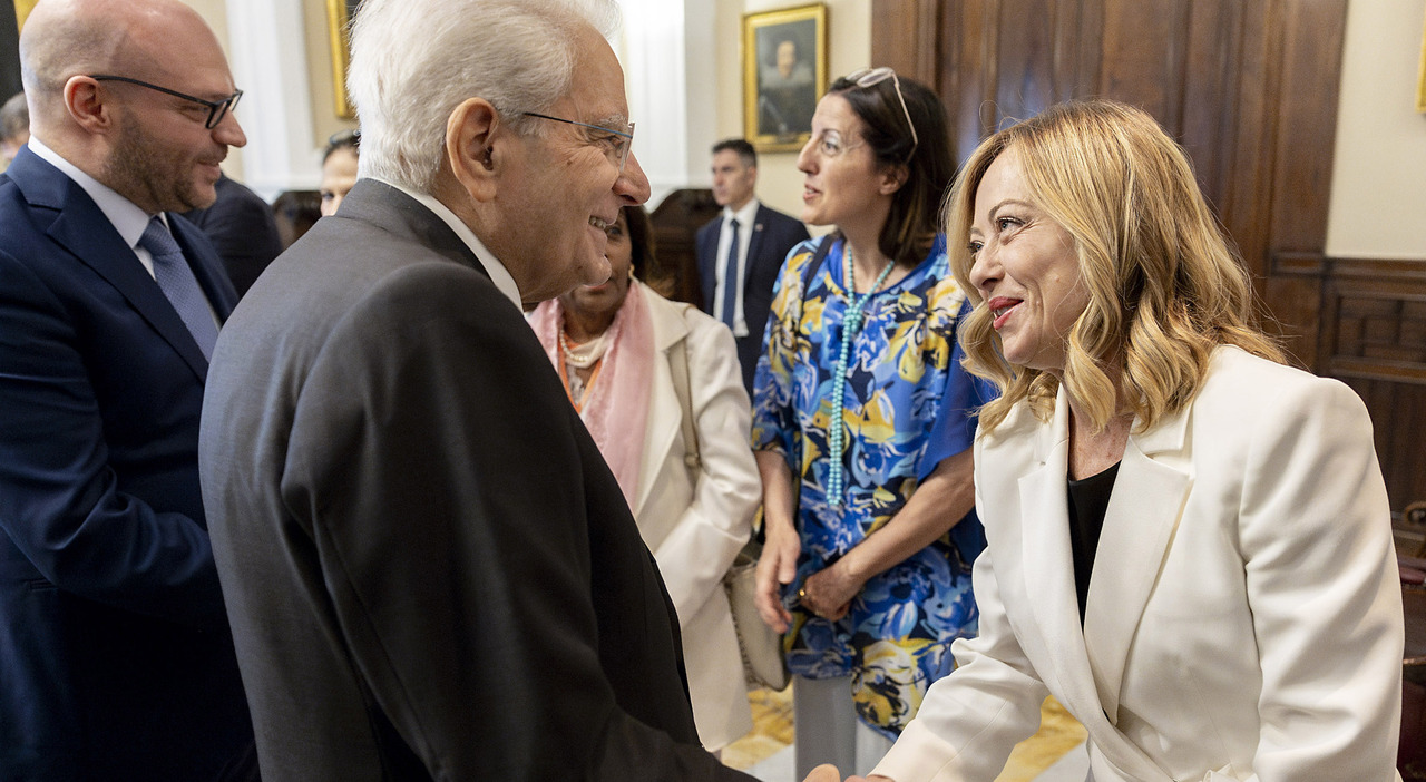 Meloni, ieri il pranzo al Quirinale da Mattarella. Il faccia a faccia nel giorno più difficile