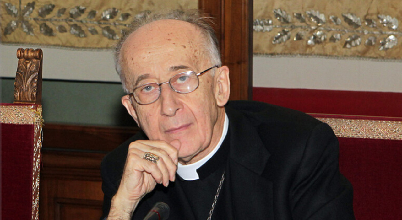 Il cardinale Ruini ricoverato in terapia intensiva al Gemelli, colpito da un infarto: ha 93 anni