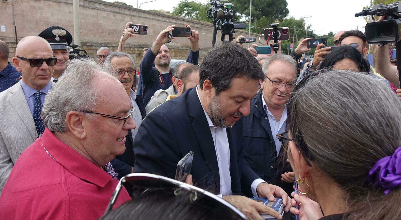 Salvini a Taranto: «Basta stragi su Statale 100, miglioreremo la sicurezza. Ilva? Tornerà a essere soluzione per il Paese»