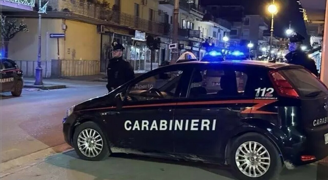 Giugliano, incidente auto: 15enne investita da minicar che poi fugge: denunciata pirata della strada