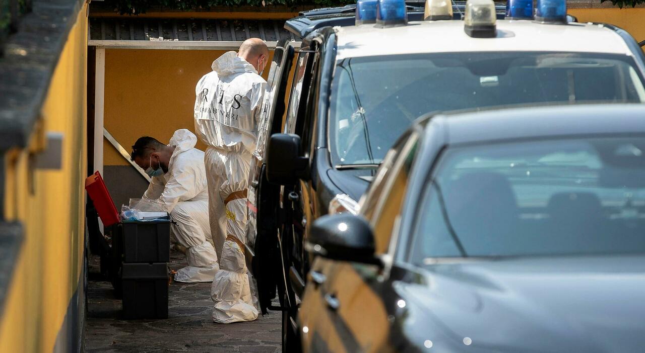 Bambini sepolti in giardino a Parma, chi è la 22enne accusata di infanticidio. «La studentessa ha indotto il parto e poi li ha uccisi»