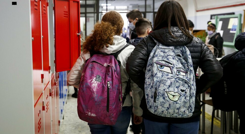 Scuola, in Lombardia studenti delle superiori in Dad fino al 24 gennaio