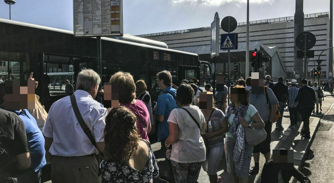 Sciopero dei mezzi pubblici rinviato al 9 ottobre, i sindacati: «Non bastano 4 ore». La scelta dopo la precettazione Sciopero dei mezzi pubblici rinviato al 9 ottobre, i sindacati: «Non bastano 4 ore». La scelta dopo la precettazione
