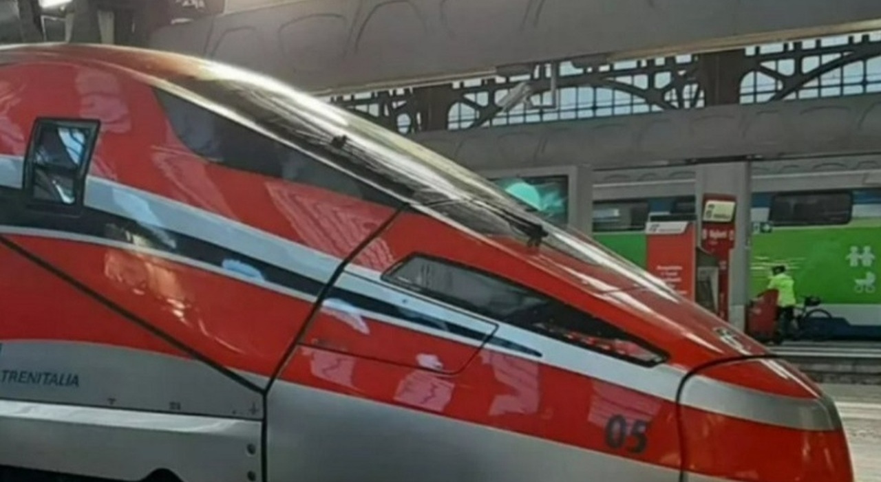 Trenitalia, guasto alla rete elettrica: circolazione sospesa anche sulla linea Milano Venezia. «Evitare o limitare gli spostamenti»