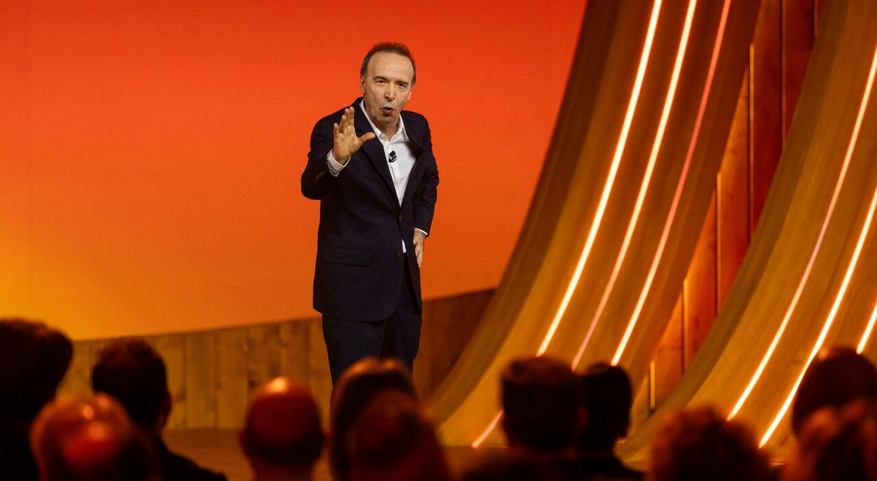 Benigni, ?Il Sogno" su Rai 1 fa boom di ascolti: in 4,4 milioni con il 28,1% di share. Lo show: «Ci vogliono deboli e divisi»