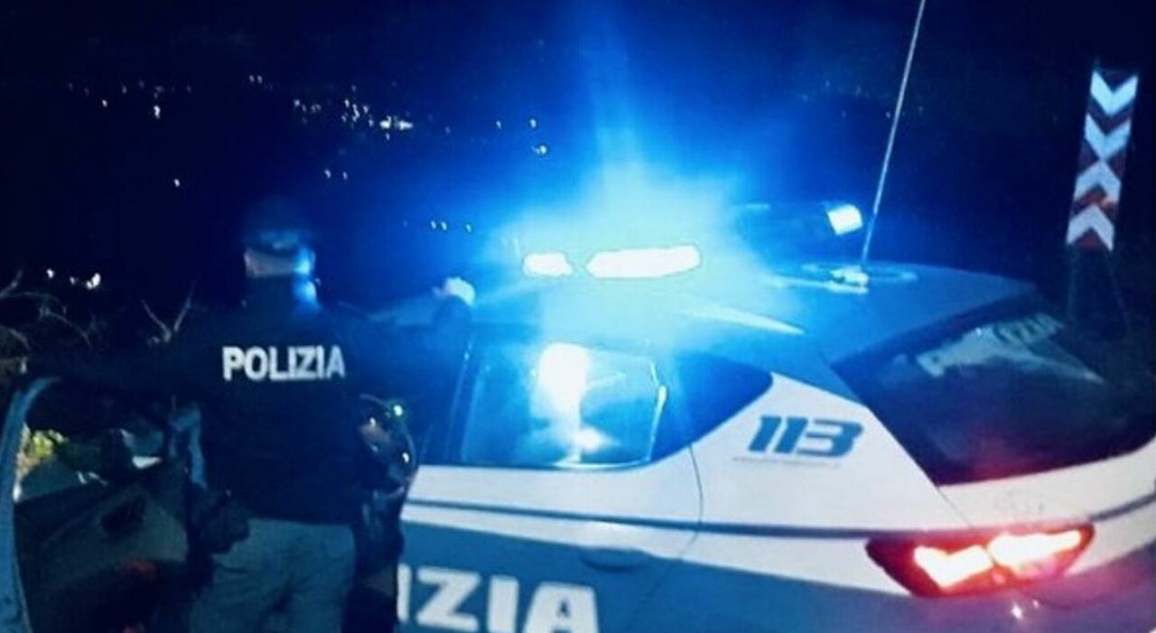 Accompagna gli amici in scooter dopo una serata in allegria: nel terzo viaggio perde il controllo dello scooter. Muore a 17 anni