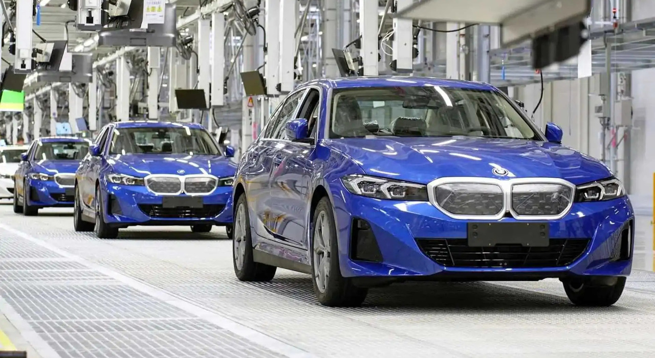 La fabbrica BMW di Shenyang in Cina