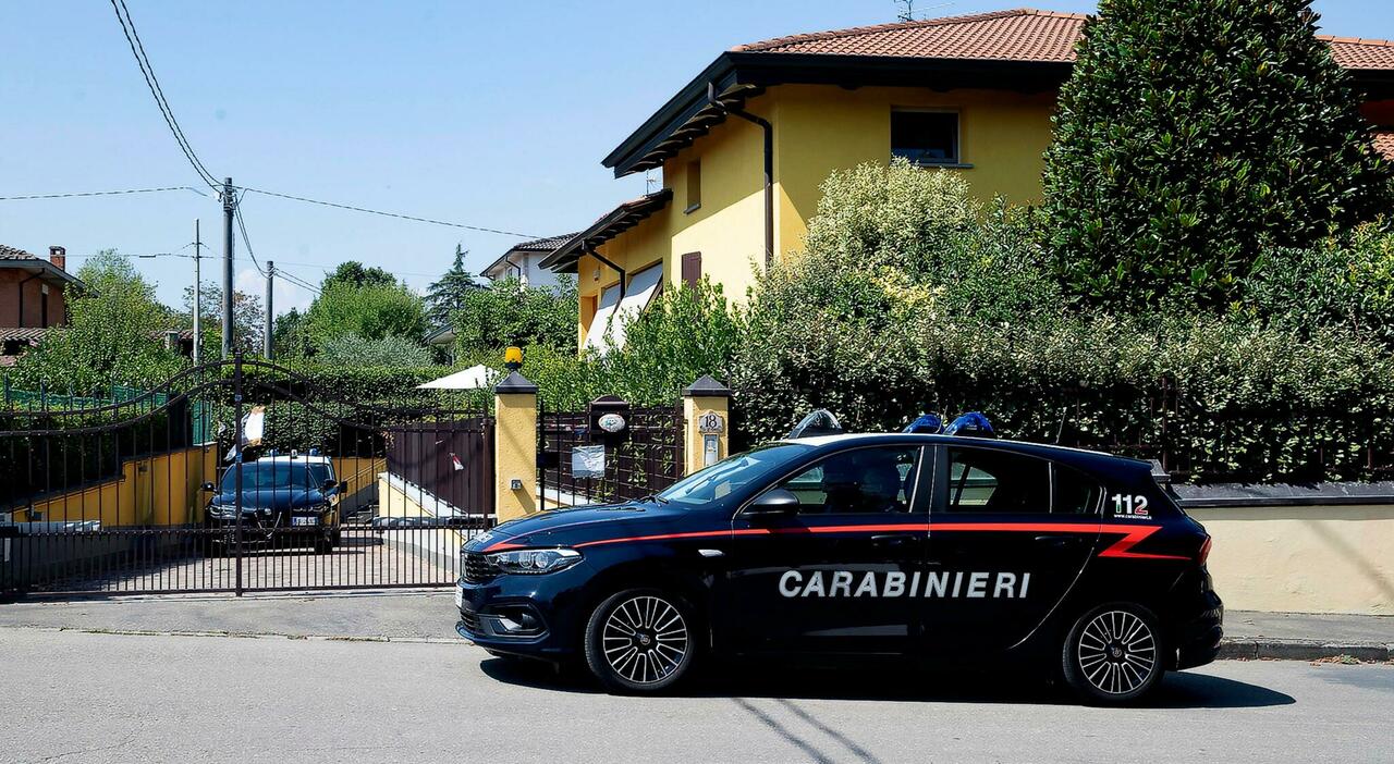 Bambini sepolti in giardino, la mamma 22enne ha fatto tutto da sola: il parto in casa, genitori e fidanzato non sapevano della gravidanza