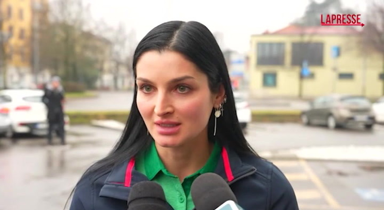 Daniela accoltellata dal marito al supermercato, la testimone: "Lui co...