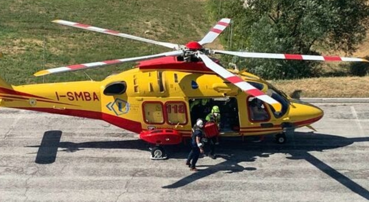 Pesaro, incidente choc a Campanara: 125 contro un camion, ragazzo di 18 anni perde il piede
