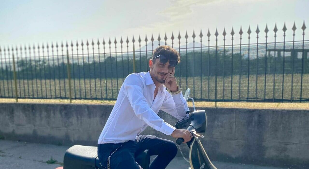 Emanuele perde il controllo dello scooter e muore: aveva 23 anni. Dramma a Striano