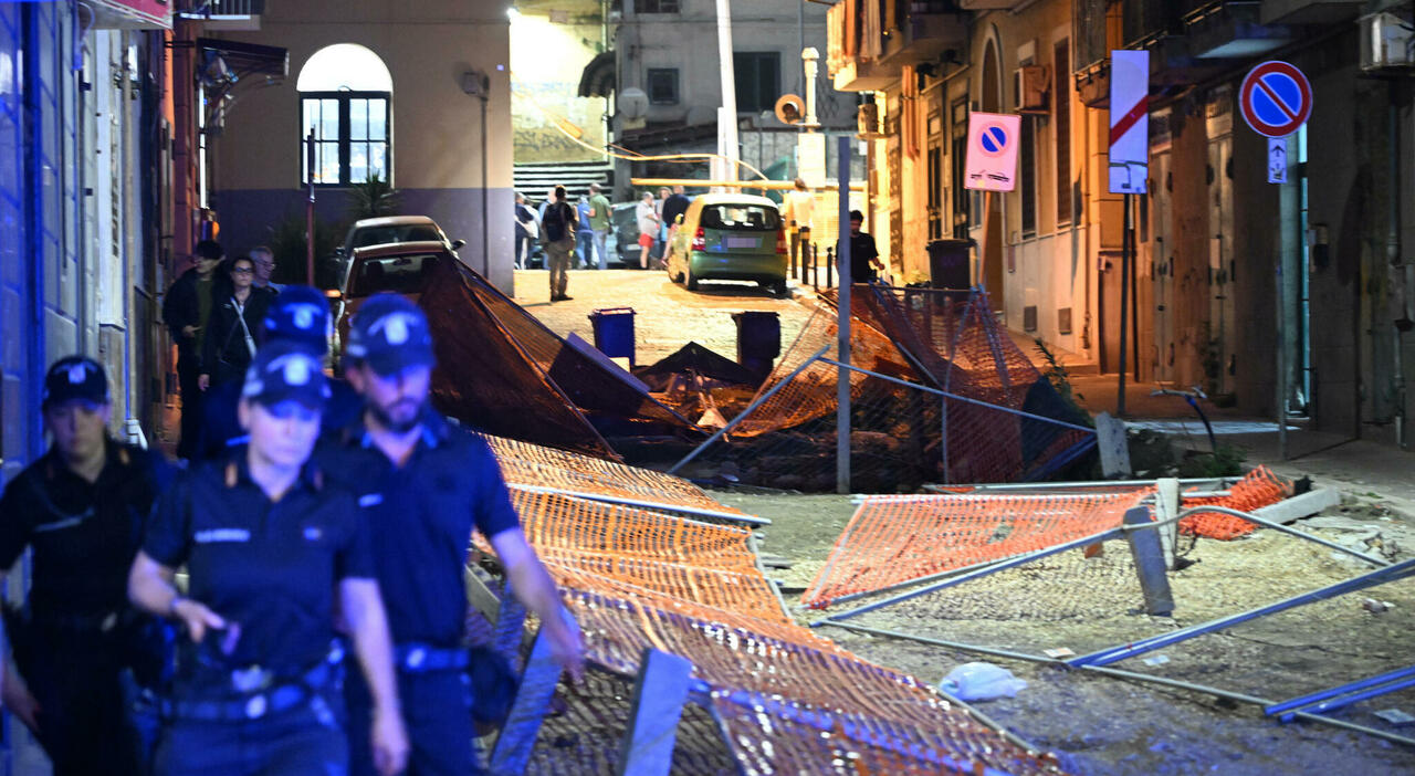 Terremoto Campi Flegrei, 184 persone allontanate dagli appartamenti: aperta struttura a Marechiaro