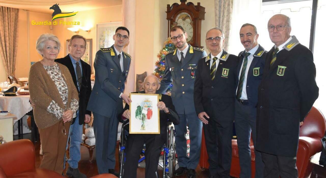 Guardia di Finanza Celebra 100 Anni dell'Appuntato Antonio Moci a Fano