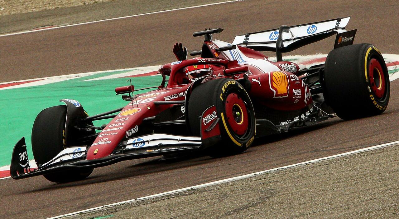 Charles Leclerc in pista a Fiorano con La nuova Ferrari SF-25