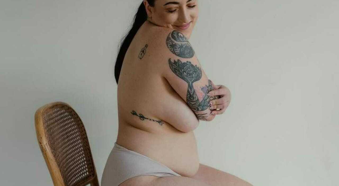 Sono stanca di sentirmi dire di dimagrire, adoro mostrare le mie curve»:  Bella Davis e il messaggio body positive