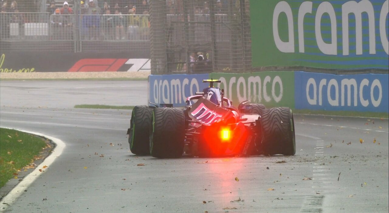 Diretta F1, GP di Australia: safety car in pista, contro il muro Doohan e anche Sainz