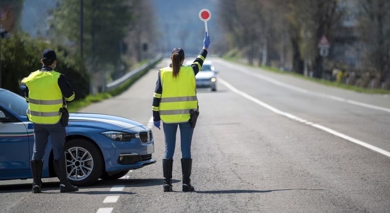 Codice della strada, la superstretta: «Multe fino a 6mila euro». Alcol e droga, autovelox, monopattini: tutte le novità e quando entrerà in vigore