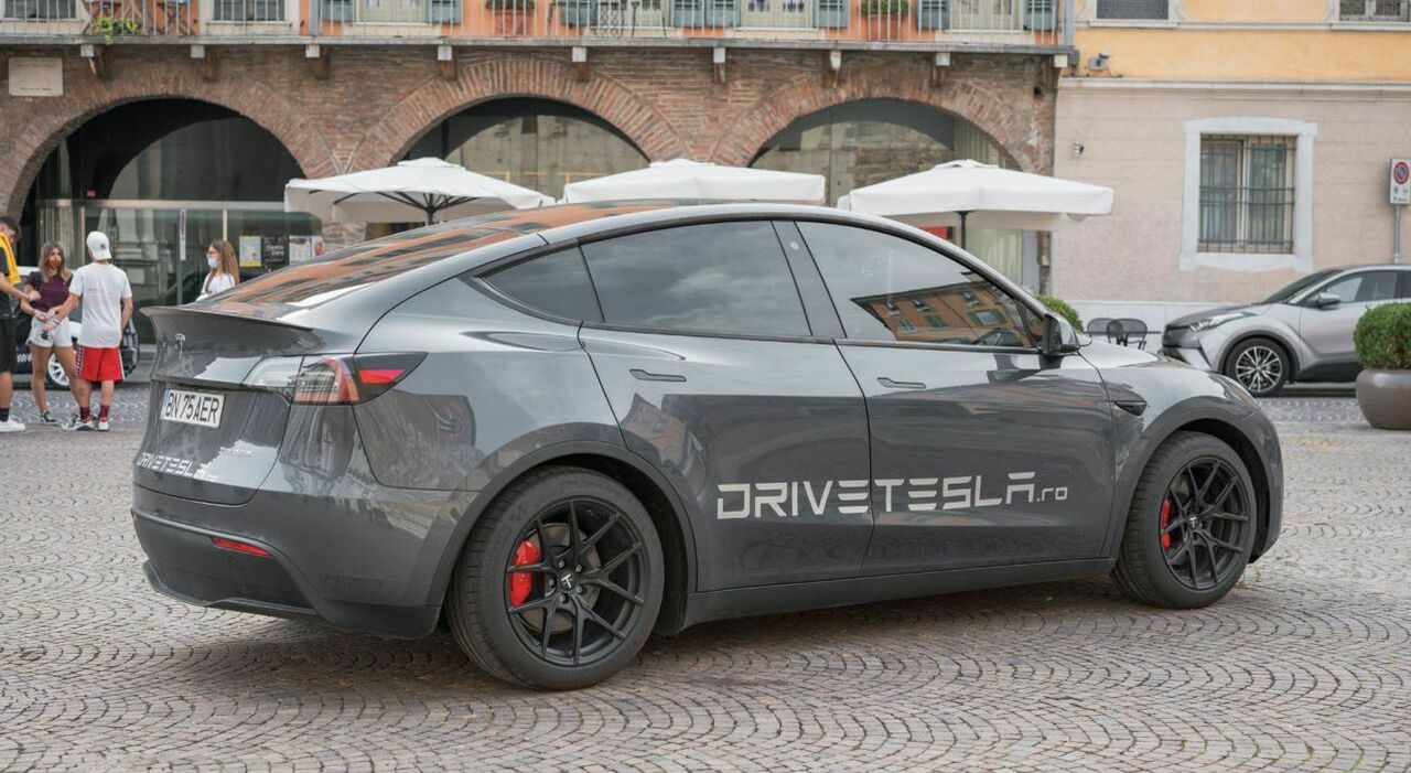 La Tesla Model Y è l'elettrica più venduta in Italia
