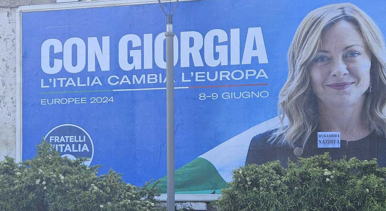 Giorgia Meloni, insulti sui manifesti elettorali della premier a Caserta: solidarietà e indagini