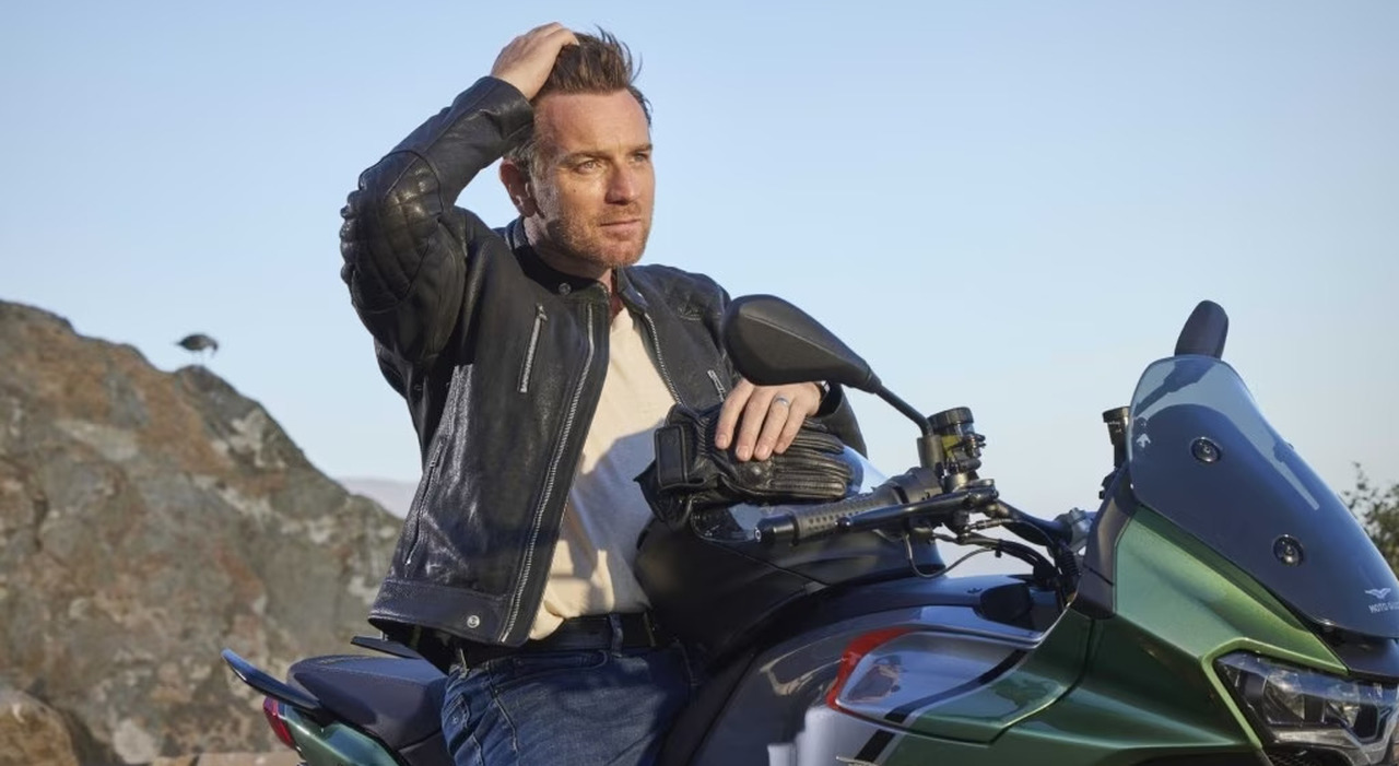 L attore Ewan McGregor è testimonial della Moto Guzzi Mandello V100