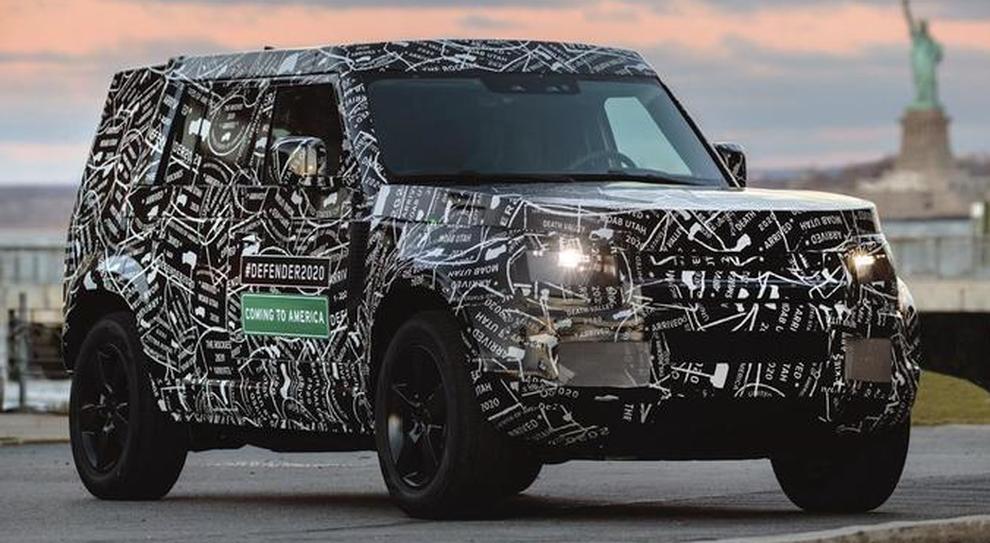 Land Rover svela la forma definitiva del Suv Defender 2020
