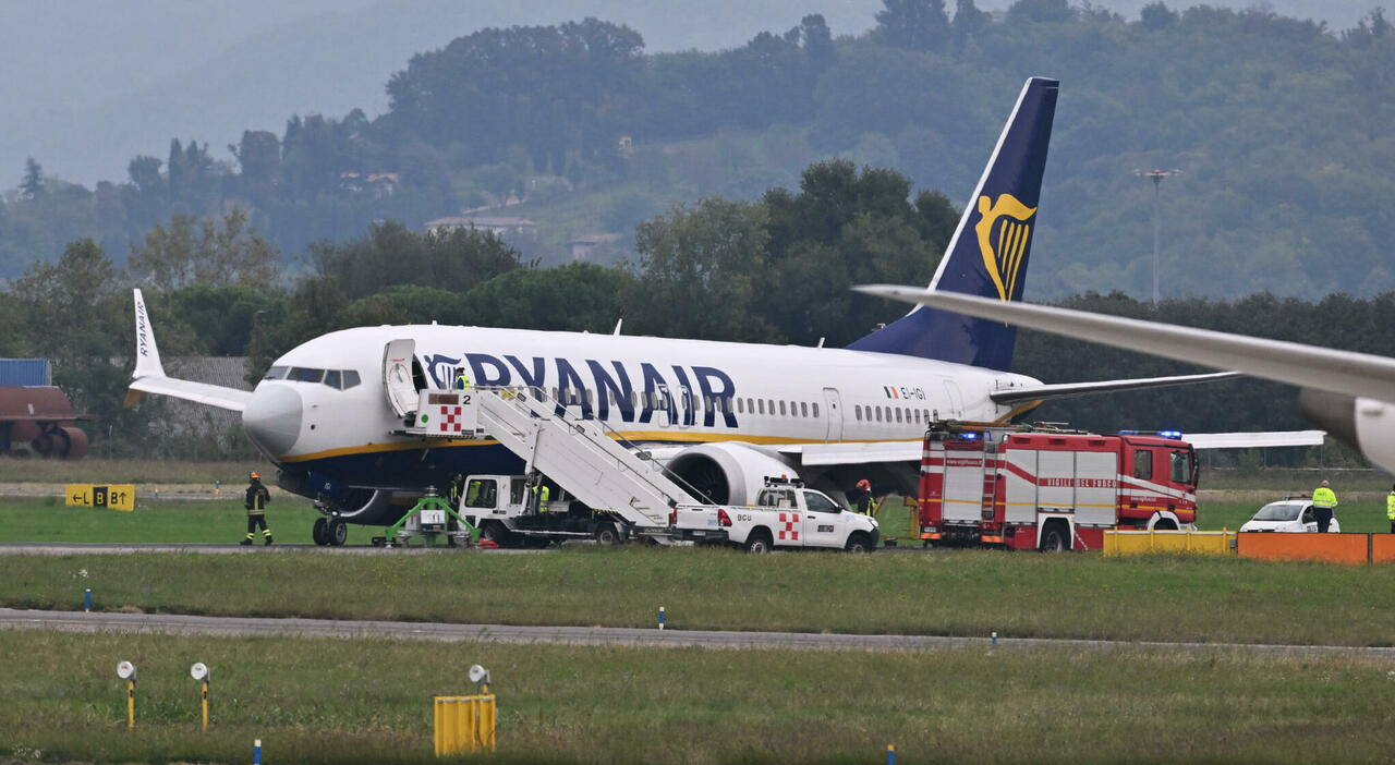 Orio al Serio, pneumatici scoppiati a un aereo di Ryanair: scalo riaprirà oggi pomeriggio alle 17