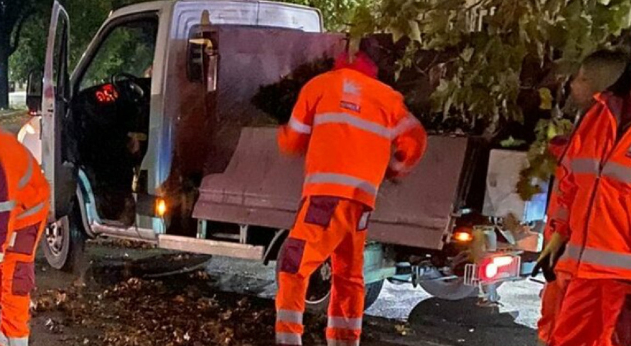 Tre netturbini di Ama Roma aggrediti e feriti a Labaro: uno ricoverato in ospedale.