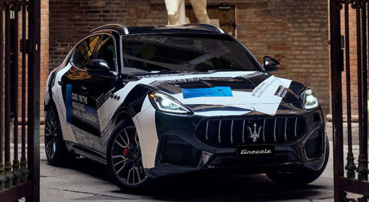 La Maserati Grecale con la livrea camuffata