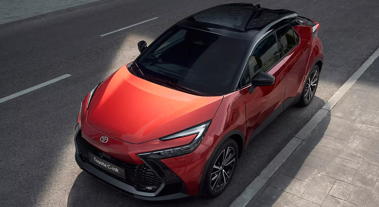 Toyota C-HR nella versione Lounge Hero