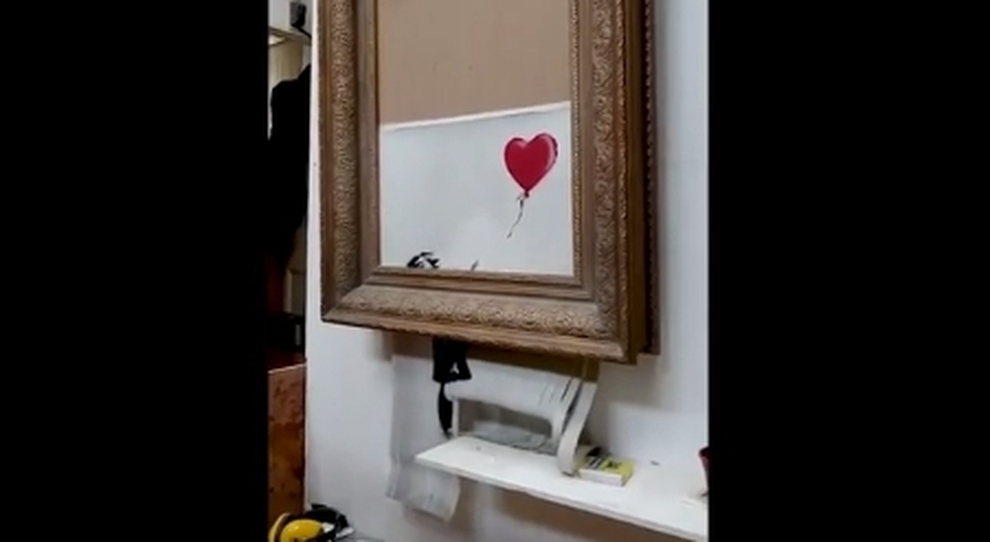 Banksy, il nuovo video: «Il quadro doveva distruggersi per intero»