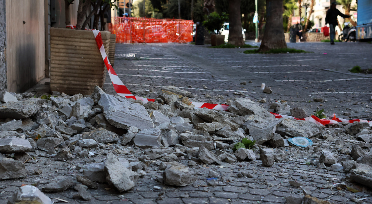 Bradisismo Campi Flegrei, due storie diverse: nel 1983 ogni giorno c?erano 500 sismi