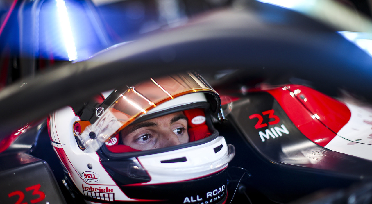 Gabriele Mini a Berlino al volante della monoposto elettrica Nissan e-4Oorce 04 ai Rookie Test di Formula E