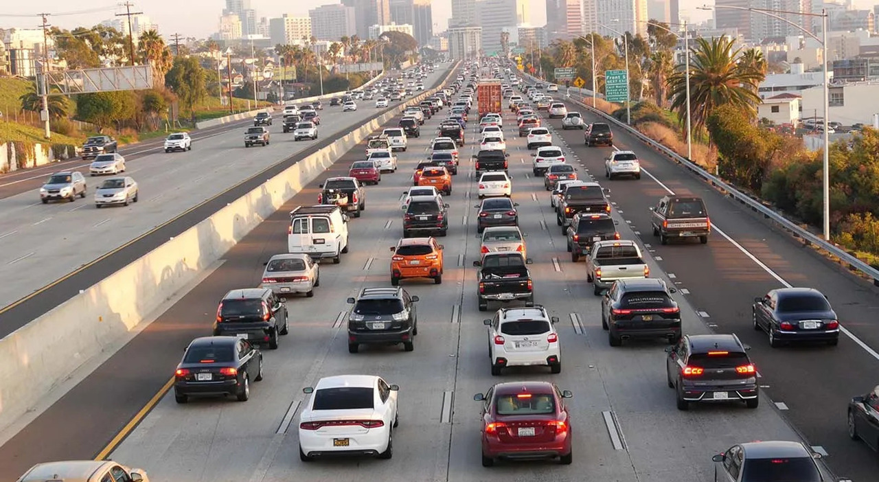 Traffico in una highway californiana