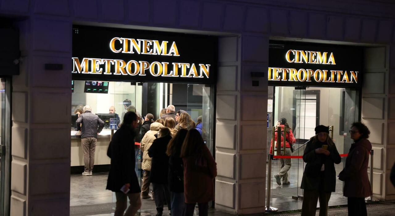 Napoli, il cinema Metropolitan ha riaperto. Manfredi: «Torna un presidio culturale della città»