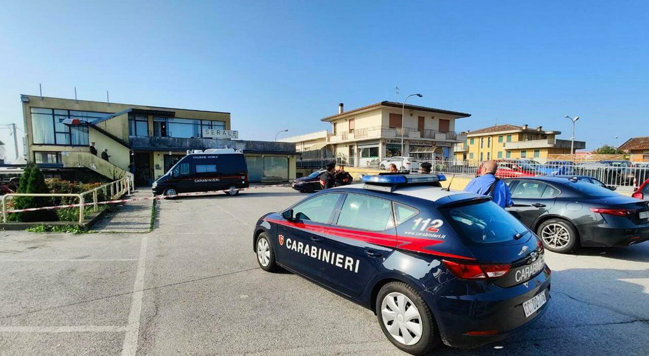 Neonata morta al night, trovata con la testa infilata nel water mentre l