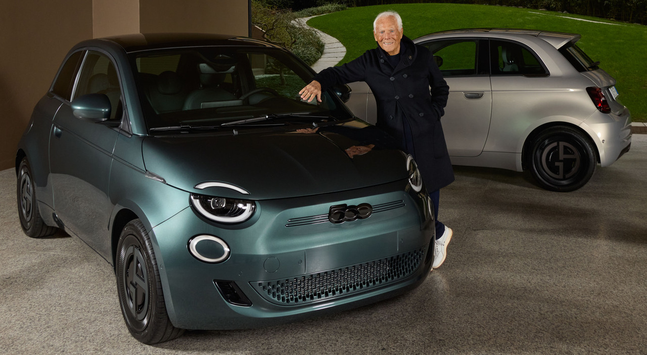 Giorgio Armani con la sua omonima 500e in edizione limitata