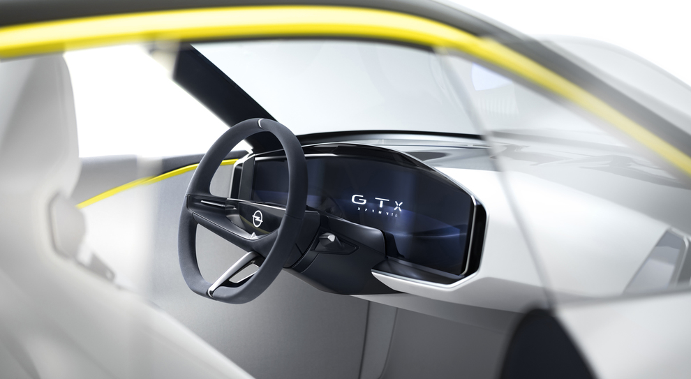 La plancia della Opel GT X concept