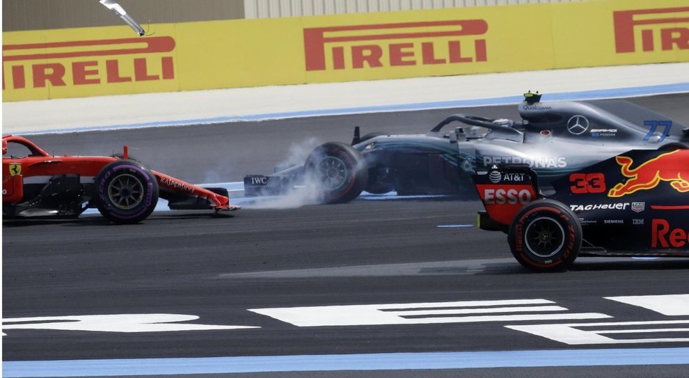 Il momento del contatto tra Vettel e Bottas