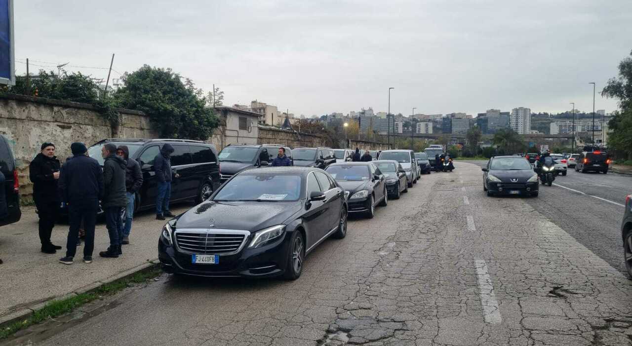 Protesta autisti Ncc a Napoli: «Basta privilegiare i taxi»