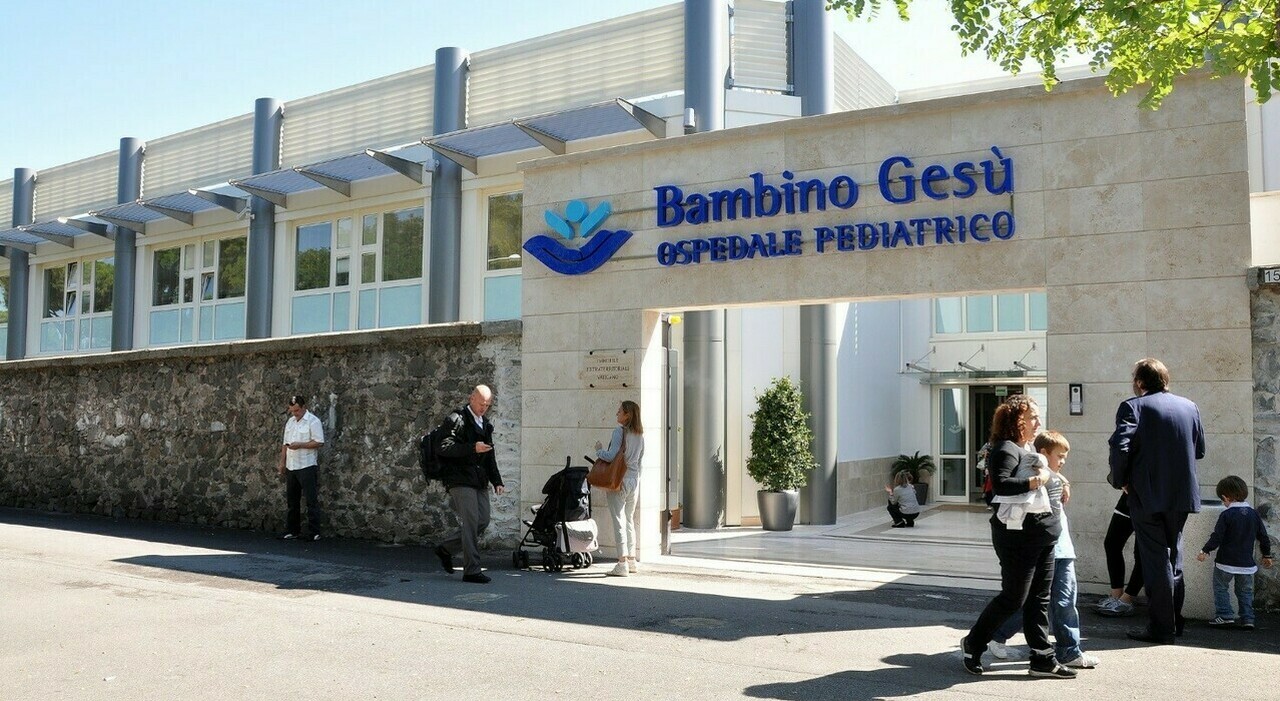 Italienisches Neugeborenes mit schwerem Herzfehler im Bambino Gesù Krankenhaus behandelt