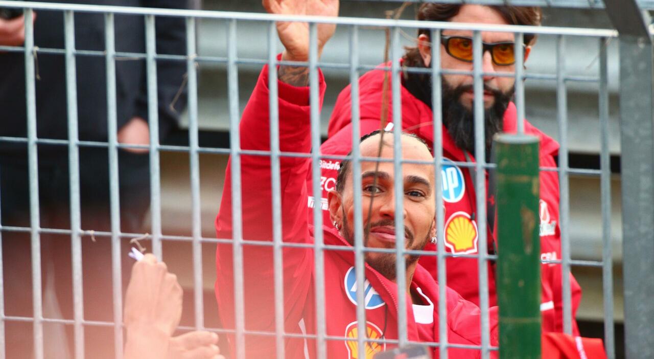 Hamilton saluta i tifosi a Fiorano